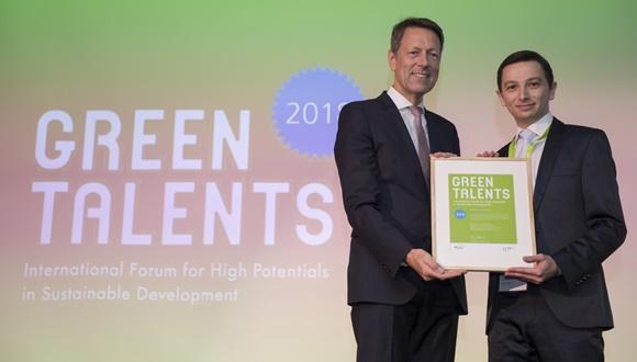 מארק פוליקובסקי, דוקטורנט בחוג ללימודי הסביבה, זכה בפרס Green Talents Awards של משרד החינוך והמחקר הגרמני. תמונה: DLR-PT/Konvex Fotografie  