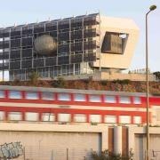 בנין בית הספר בסקירת מבנים מודרניים בישראל של מגזין האדריכלות architizer